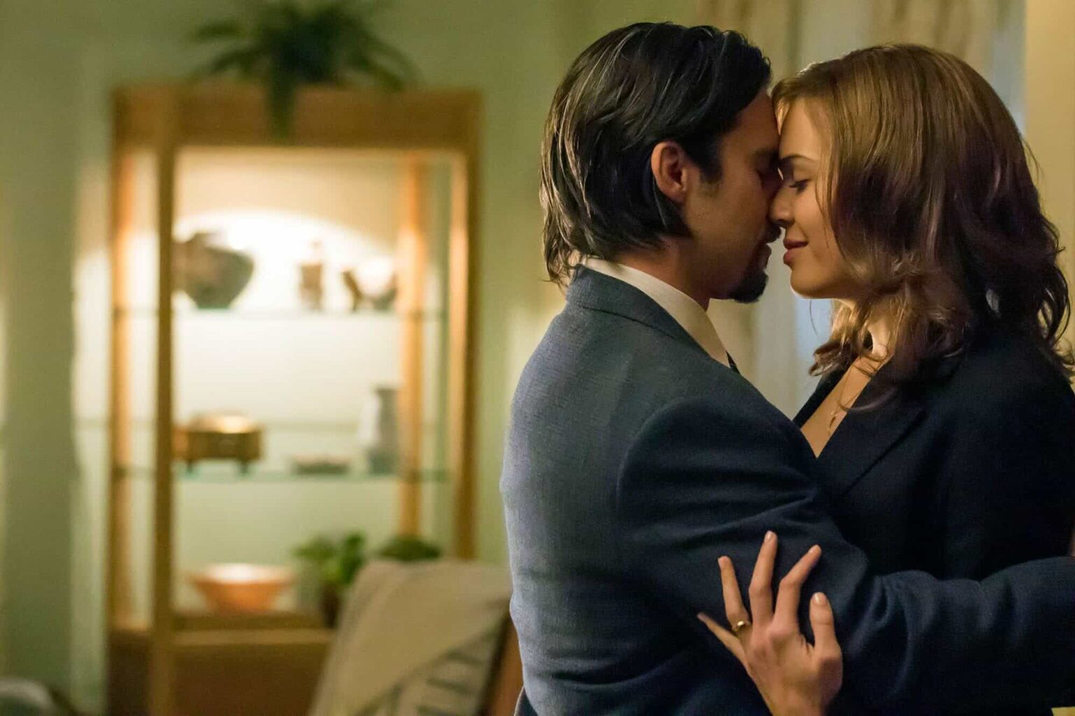 This is Us: 5 provas de que Jack e Becca são o casal mais perfeito da série Jack (Milo Ventimiglia) e Rebecca (Mandy Moore) em This is Us (Reprodução)