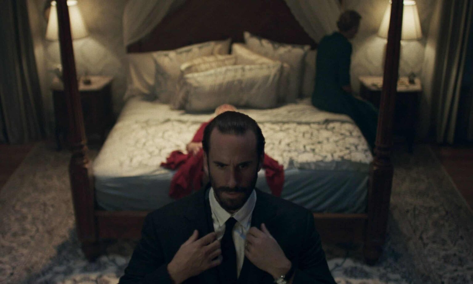 The Handmaid’s Tale | Joseph Fiennes comenta sua cena favorita da 4ª temporada Joseph Fiennes em The Handmaids Tale Reproducao scaled 1