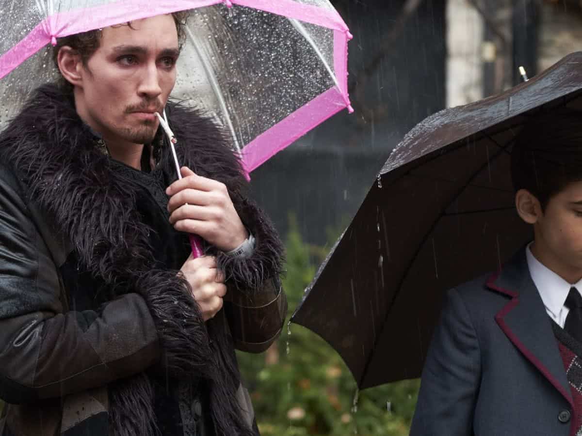 Klaus (Robert Sheehan) em The Umbrella Academy (Reprodução)