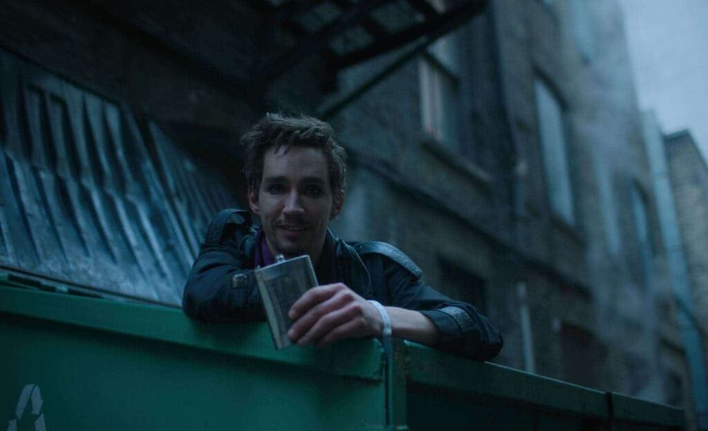 Klaus (Robert Sheehan) em The Umbrella Academy (Reprodução)
