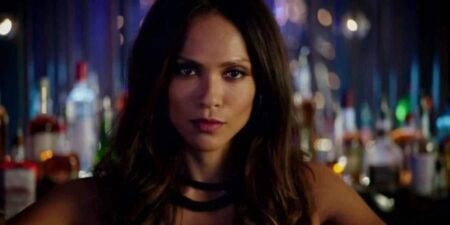 Maze (Lesley-Ann Brandt) em Lucifer (Reprodução / Netflix)