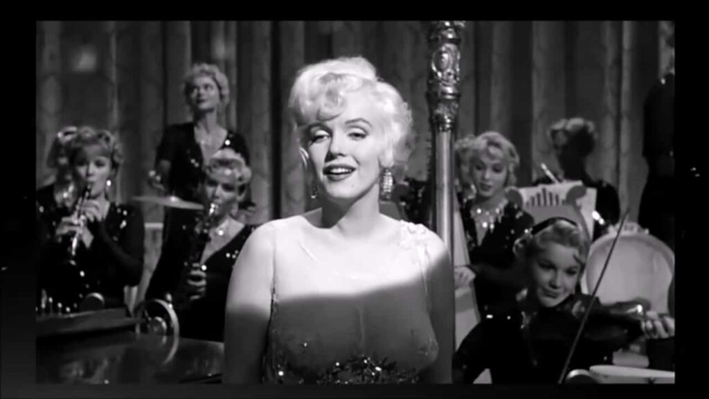 Homenagem à Marilyn Monroe gera protesto por explorar corpo da atriz Marilyn Monroe em Quanto Mais Quente Melhor2 Reproducao