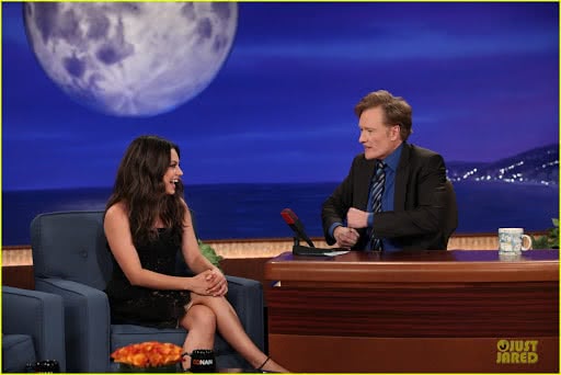 Mila Kunis e Conan OBrien Reproducao