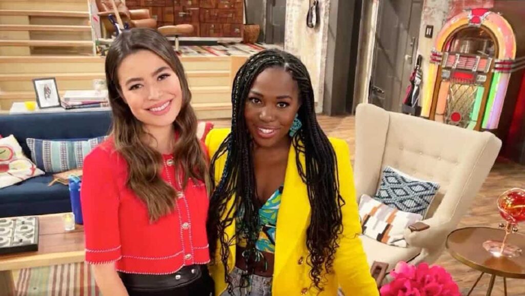 Miranda Cosgrove e Laci Mosley em iCarly (Divulgação / Paramount+)