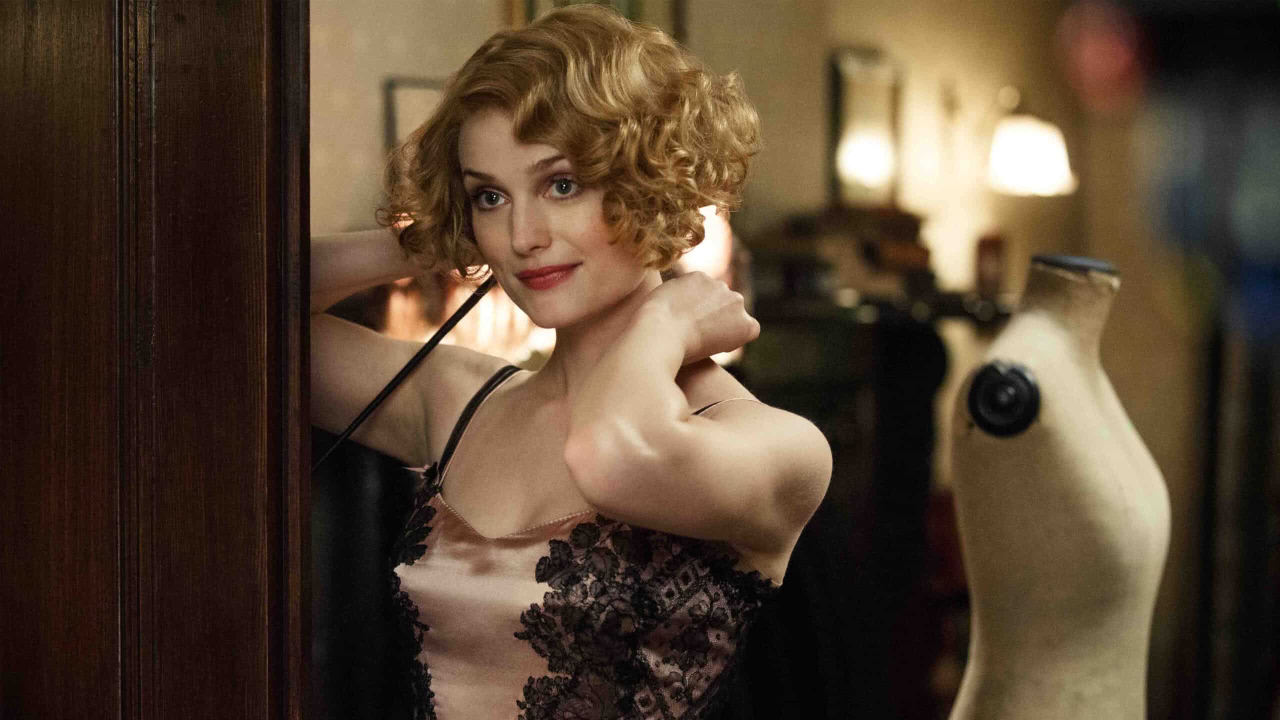 Animais Fantásticos e Onde Habitam: 4 provas de que Queenie e Jacob são o melhor casal da trama 2 Queenie (Alison Sudol) em Animais Fantásticos e Onde Habitam (Reprodução)