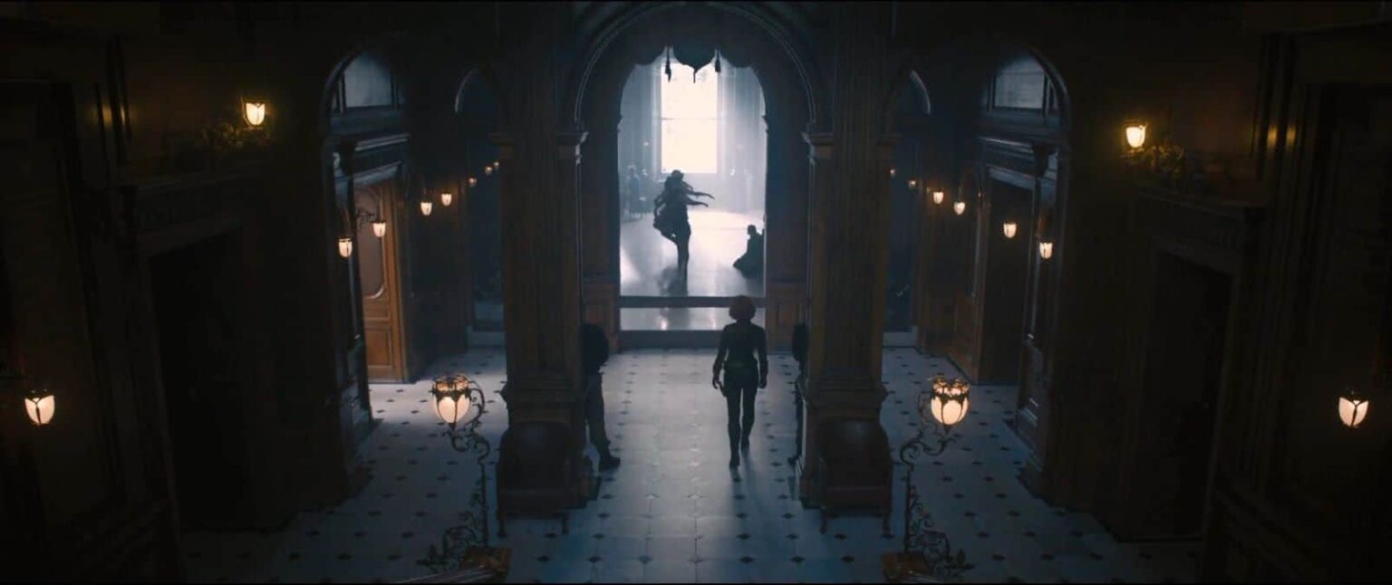 Viúva Negra | Filme mostrará abuso físico e psicológico pouco explorado em Vingadores Cena do Quarto Vermelho em Vingadores: Era de Ultron (Reprodução / Marvel)