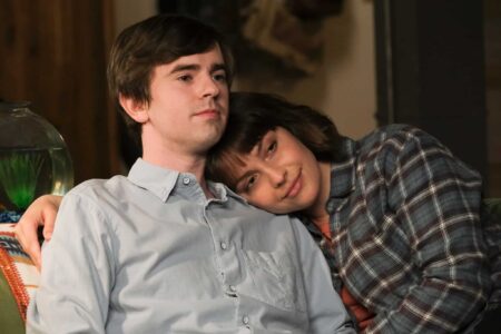 Shaun (Freddie Highmore) e Lea (Paige Spara) em The Good Doctor