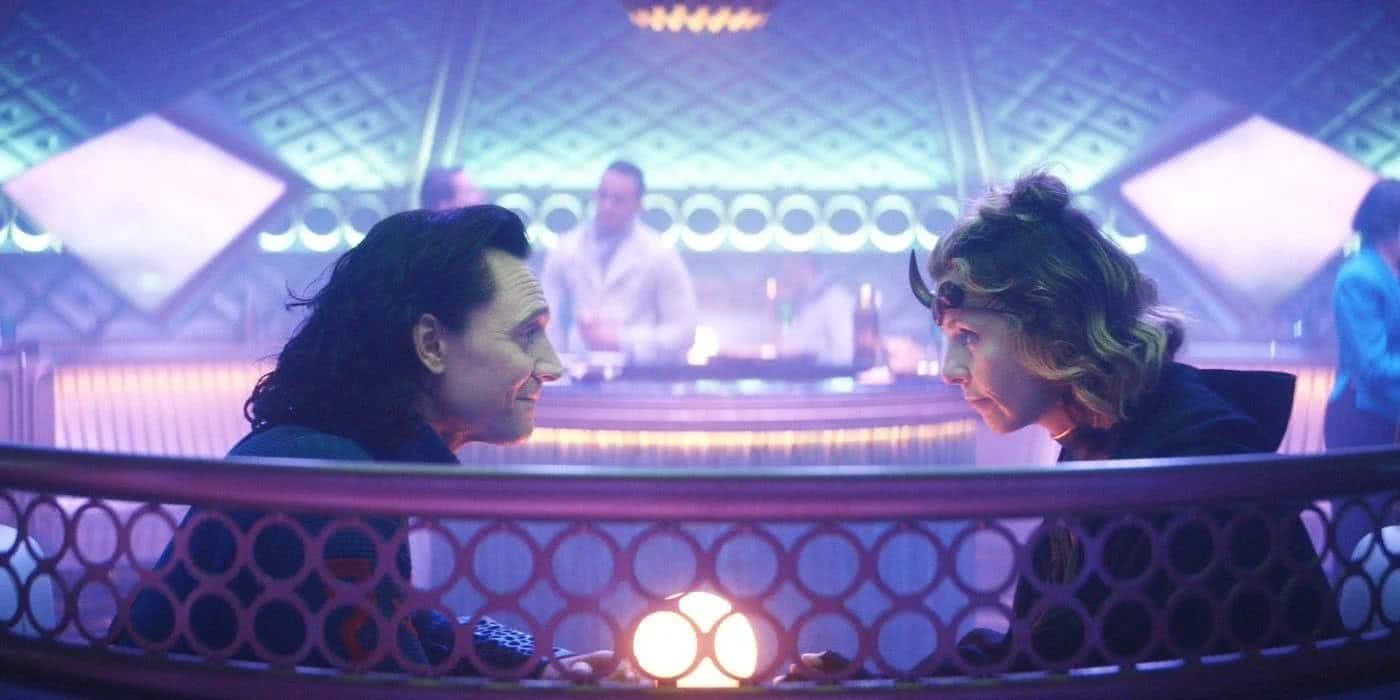 Diretora da série fala sobre suposto relacionamento entre Loki e Sylvie 1 Sylvie e Loki conversando em cena de Loki Reproducao 2 2