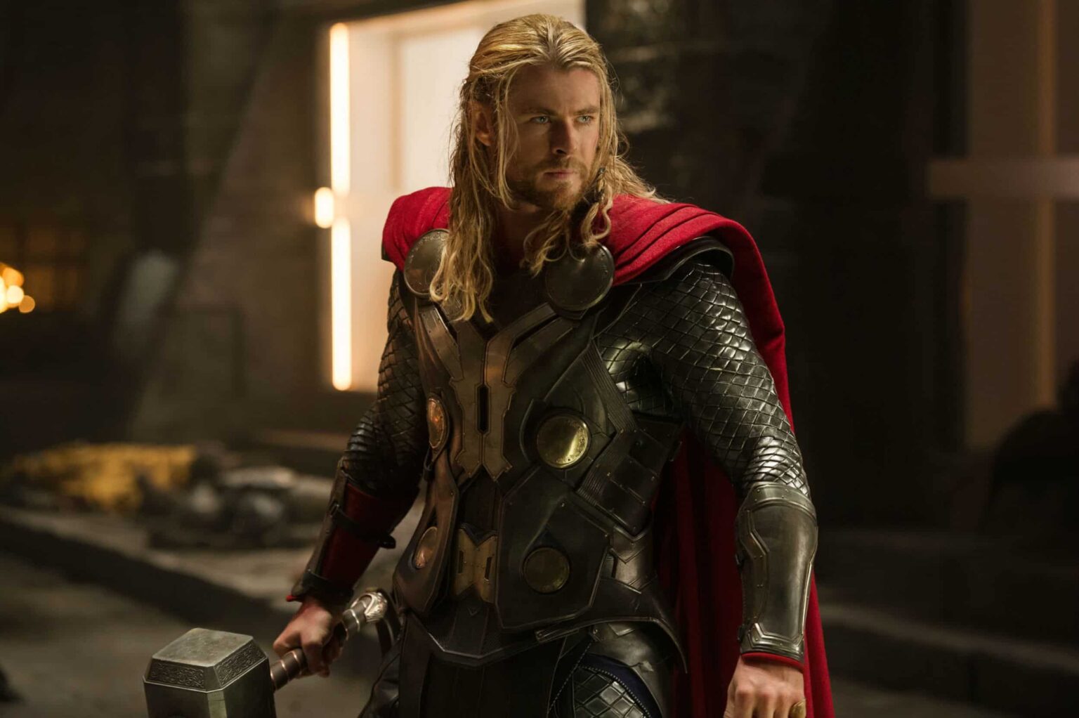 Recorde os 4 melhores momentos da Trilogia Thor no MCU Thor (Chris Hemsworth) em Thor O Mundo Sombrio (Reprodução)