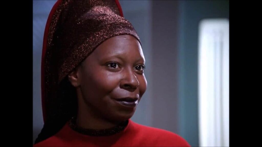 Curiosidade de Jornada nas Estrelas: qual a idade de Guinan? Whoopi Goldberg em Jornada nas Estrelas Nova Geracao Reproducao2