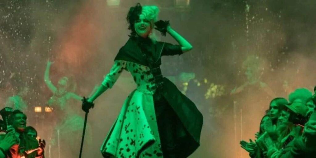 Cruella vai ter sequência? Diretor explica situação Cruella (Emma Stone) em Cruella (Reprodução / Disney+)