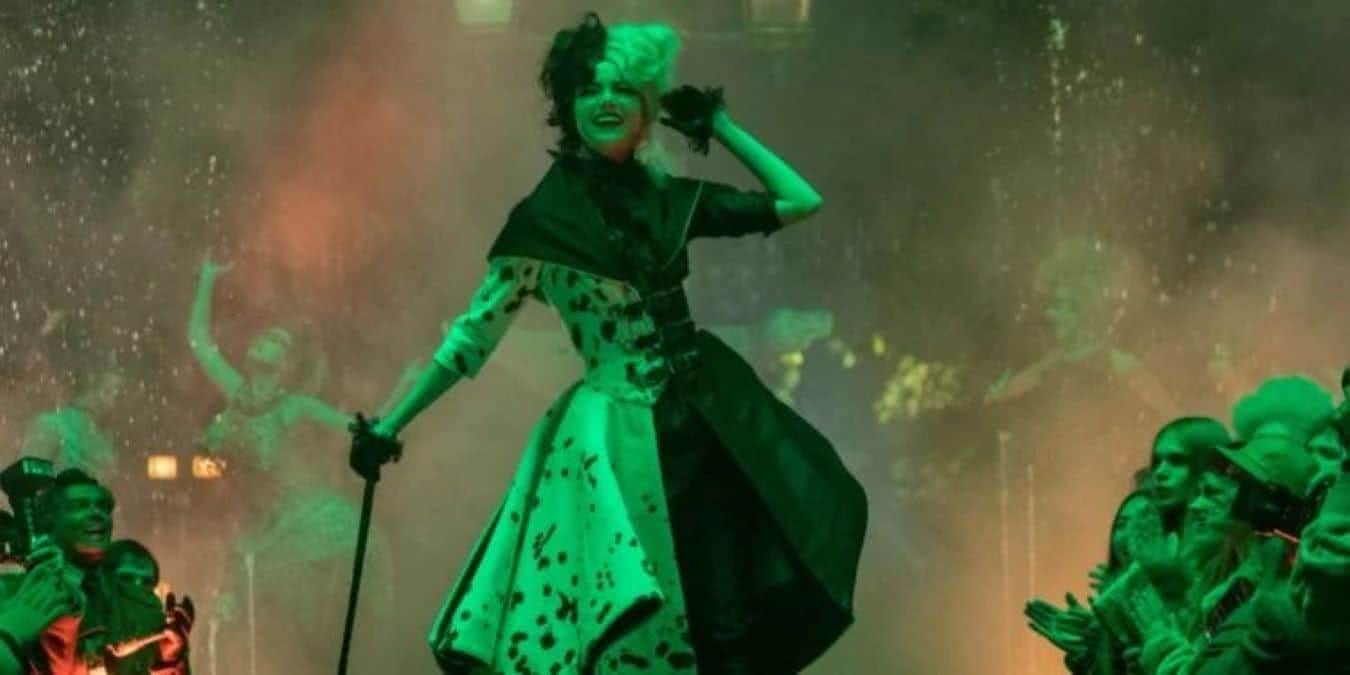 Cruella (Emma Stone) em Cruella (Reprodução / Disney+)