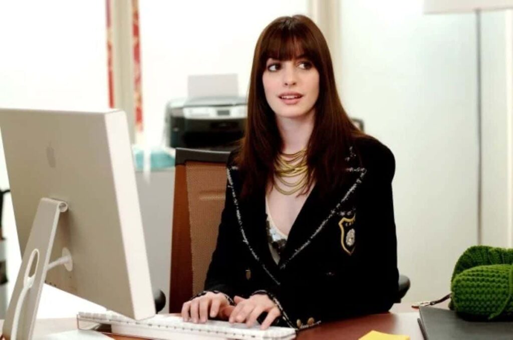 O Diabo Veste Prada | Anne Hathaway não foi a primeira escolha para o filme Andy (Anne Hathaway) em O Diabo Veste Prada (Reprodução)