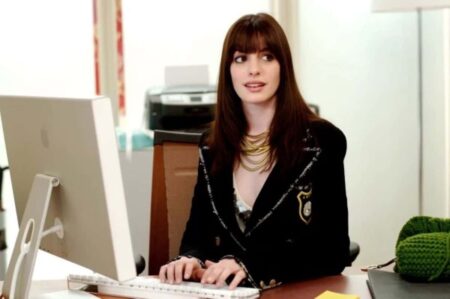 O Diabo Veste Prada | Anne Hathaway não foi a primeira escolha para o filme Andy (Anne Hathaway) em O Diabo Veste Prada (Reprodução)