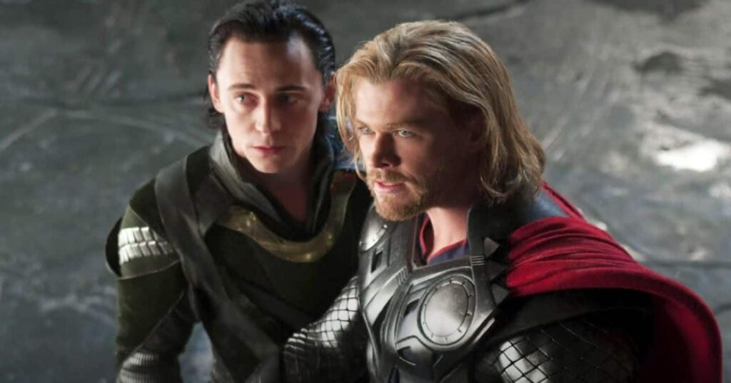 Loki vs. Hela: quem é o pior irmão de Thor no MCU? Loki (Tom Hiddleston) e Thor (Chris Hemsworth) em Thor (Reprodução / Marvel)