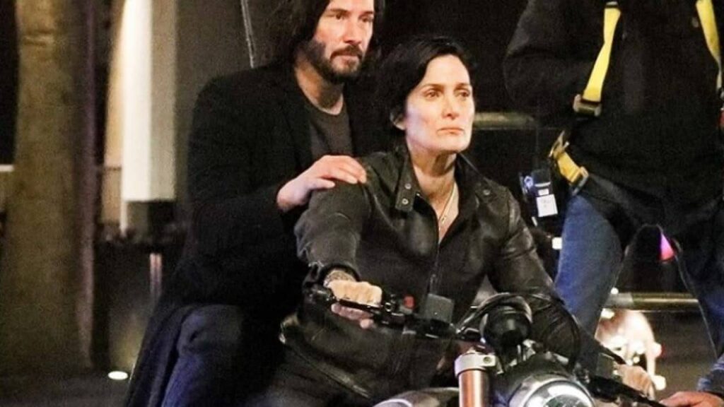 Keanu Reeves e Carrie-Anne matrix 4