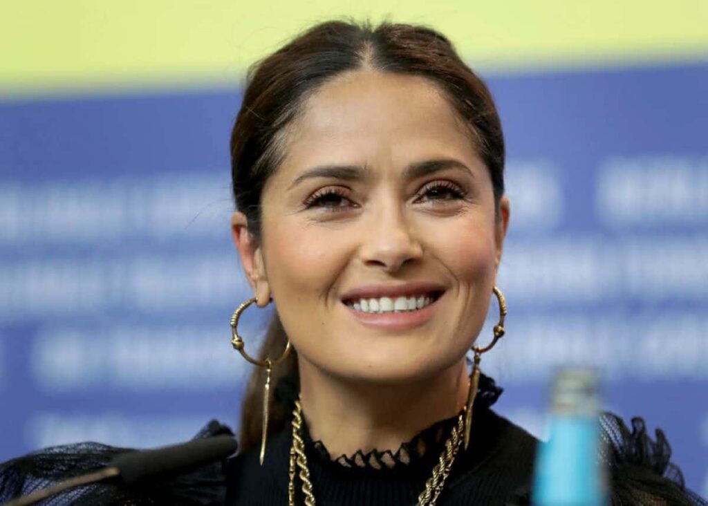 Salma Hayek “burlou o sistema” para assistir filmes no cinema Salma Hayek (Divulgação)