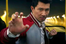 Simu Liu em Shang-Chi e a Lenda dos Dez Anéis (Reprodução / Marvel)