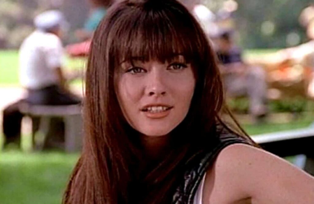 Atriz de Jovens Bruxas em guerra contra seguradora após perder casa shannen doherty barrados no baile 0916 1400x800 2