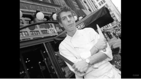 Documentário sobre Anthony Bourdain faz sucesso após polêmica Anthony Bourdain Reproducao