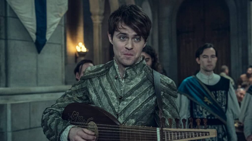 Jaskier (Joey Batey) em The Witcher (Reprodução)