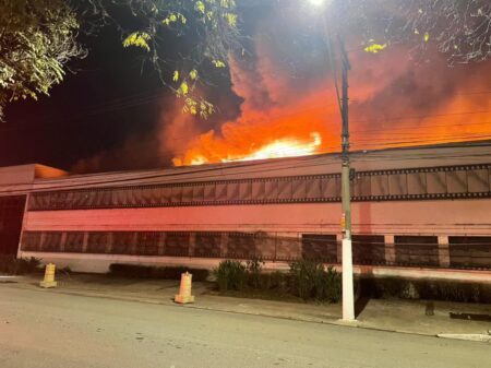 Abandonada pelo governo Cinemateca Brasileira pega fogo Cinemateca Brasileira