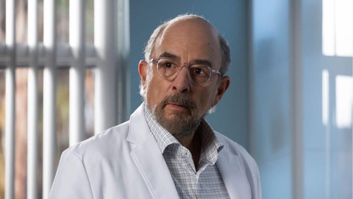 Dr. Glassman (Richard Schiff) em The Good Doctor (Reprodução)