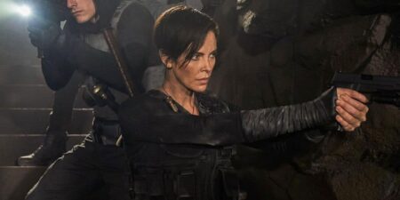 Andy (Charlize Theron) em The Old Guard (Reprodução / Netflix)