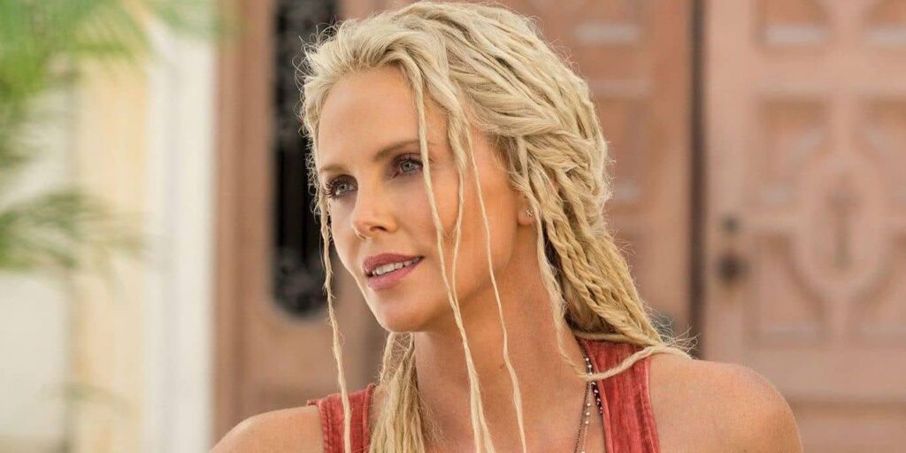 Cipher (Charlize Theron) em Velozes e Furiosos (Reprodução / Universal)