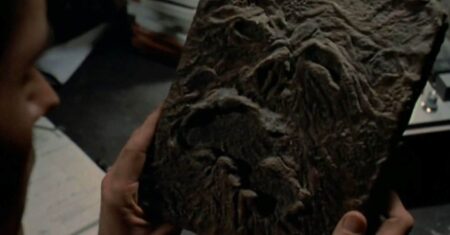 Necronomicon em Evil Dead (Reprodução)