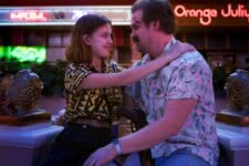 Onze (Millie Bobby Brown) e Jim Hopper (David Harbour) em Stranger Things