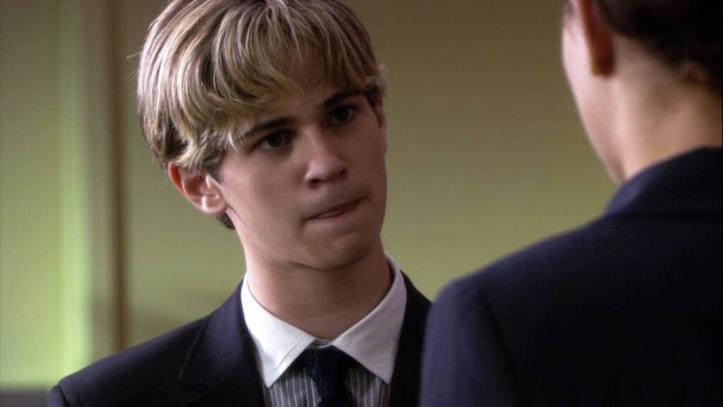 4 personagens que nunca deveriam ter saído de Gossip Girl Eric Van der Woodsen (Connor Paolo) em Gossip Girl (Reprodução)