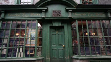 Harry Potter: 4 lugares para visitar no Beco Diagonal no parque Universal Studios Floreios e Borrões em Animais Fantásticos e Onde Habitam (Reprodução)
