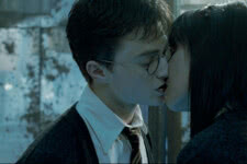 Harry Potter (Daniel Radcliffe) e Cho Chang em Harry Potter (Reprodução)