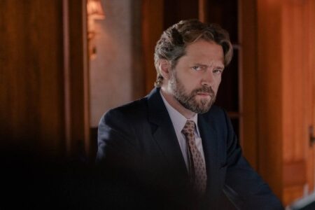 Jason Priestley como Tony da saga Casteel. Reproducao