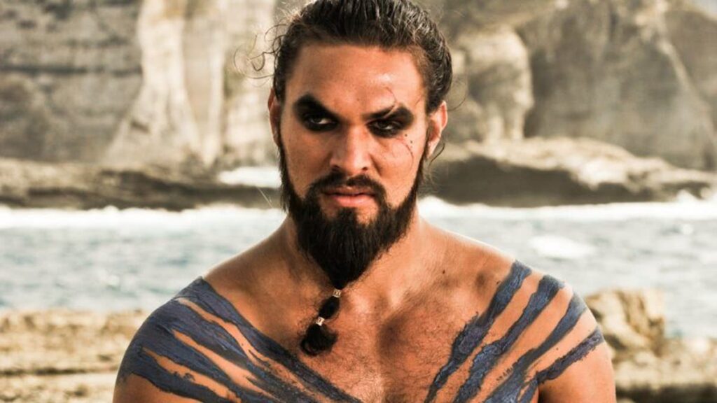 Descubra a verdade sobre a fortuna Jason Momoa após Game of Thrones Khal Drogo (Jason Momoa) em Game of Thrones (Reprodução)