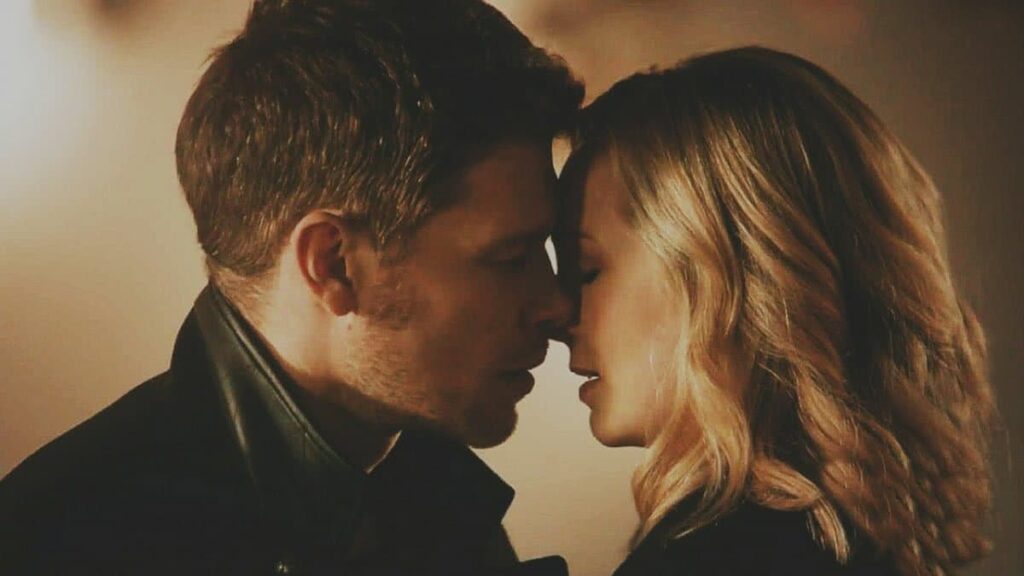 Saidinha: Saiba quem Caroline pegou em The Vampire Diaries Klaus (Joseph Morgan) and Caroline (Candice King) em The Originals (Reprodução)