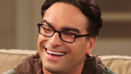Por que Leonardo DiCaprio perdeu papel em Férias Frustradas de Natal? Leonard (Johnny Galecki) em The Big Bang Theory (Reprodução)
