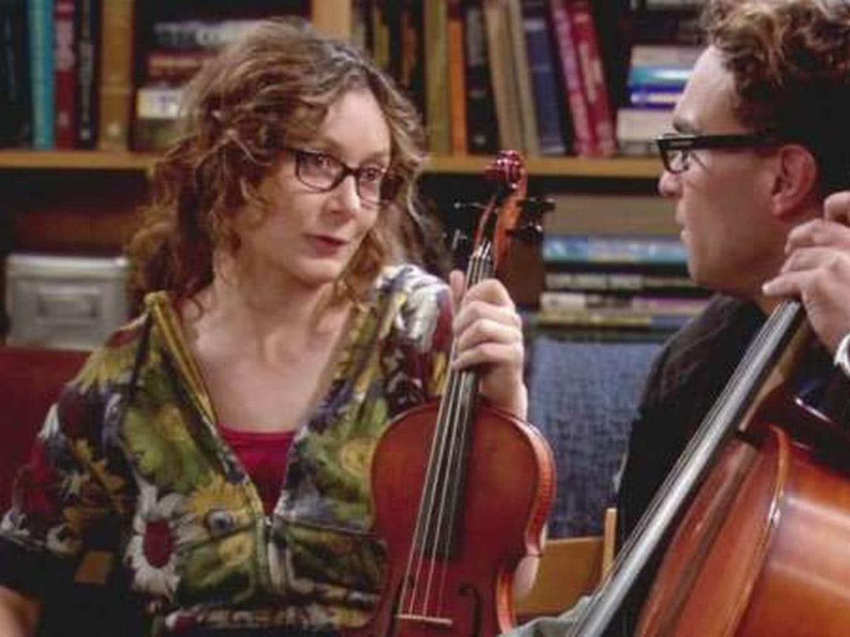 Leslie Winkle (Sara Gilbert) e Leonard (Gerard Galecki) em The Big Bang Theory (Reprodução)