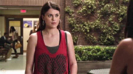 Lindsay Shaw em cena de Pretty Little Liars Reproducao