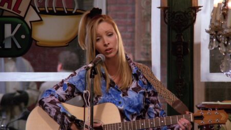 Lisa Kudrow como Phoebe Buffay em Friends Reproducao
