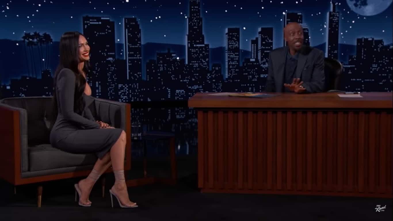 Megan Fox relata experiência com chá alucinógeno 1 Megan Fox em entrevista com Arsenio Hall no talk show Jimmy Kimmel Live Reproducao