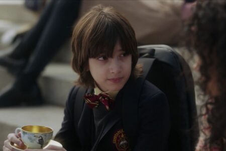 Milo (Azhy Robertson) em Gossip Girl (Reprodução)