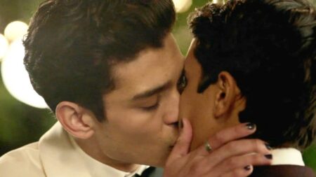 Rahim (Anthony Keyvan) e Victor (Michael Cimino) em Com Amor, Victor (Reprodução)
