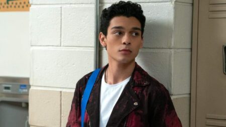 Rahim (Anthony Keyvan) em Com Amor, Victor (Reprodução)