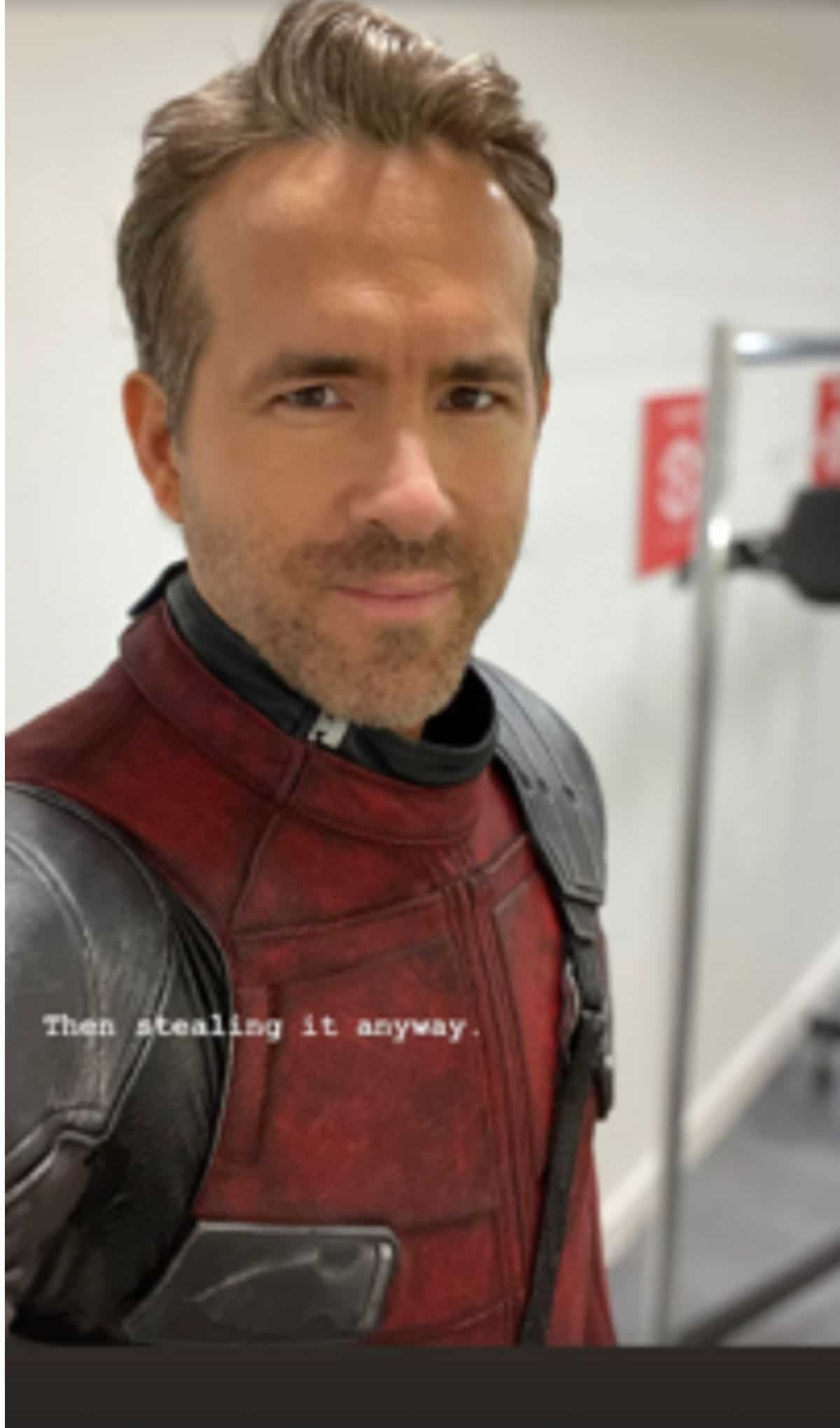 Ryan Reynolds compartilha foto dos bastidores vestido como Deadpool 1 Ryan Reynolds Instagram