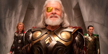 4 coisas na relação entre Loki e Odin que não fazem sentido no MCU Thor (Chris Hemsworth), Odin (Anthony Hopkins) e Loki (Tom Hiddleston) no MCU (Reprodução)