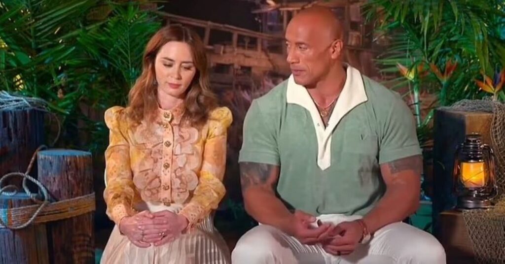 Emily Blunt e Dwayne Johnson (Reprodução / ITV)