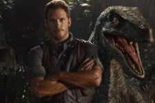 Owen (Chris Pratt) e Blue em Jurassic World (Divulgação / Universal)