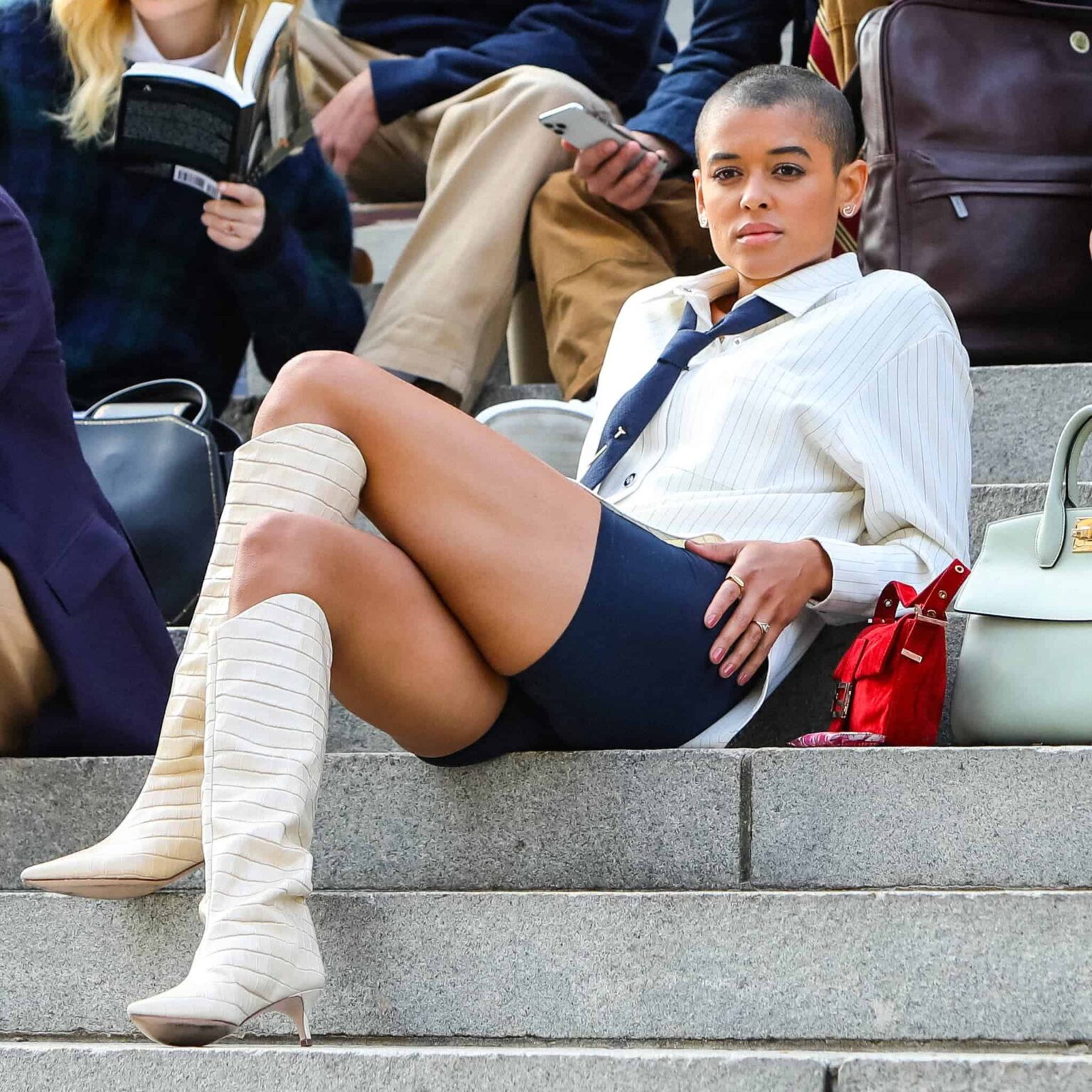 Conheça Jordan Alexander, estrela da nova Gossip Girl jordan alexander white boots in gossip girl reboot